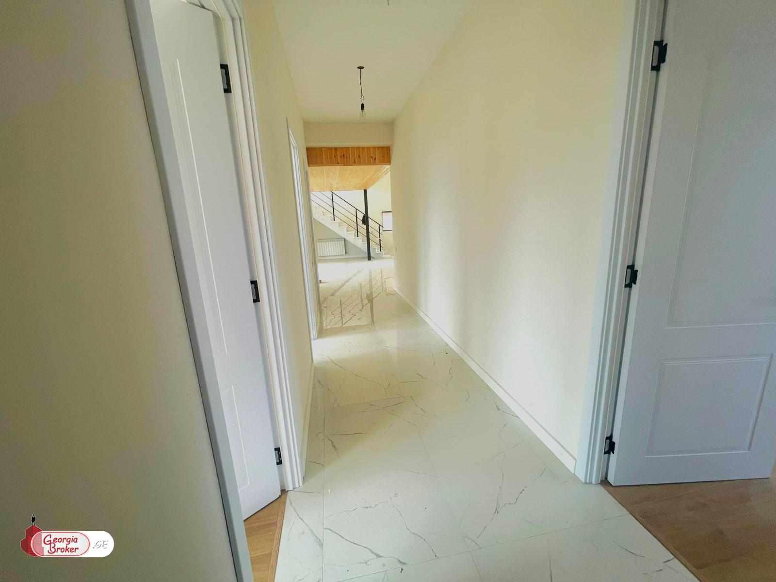 იყიდება ახალი გარემონტებული 5 ოთახიანი სახლი